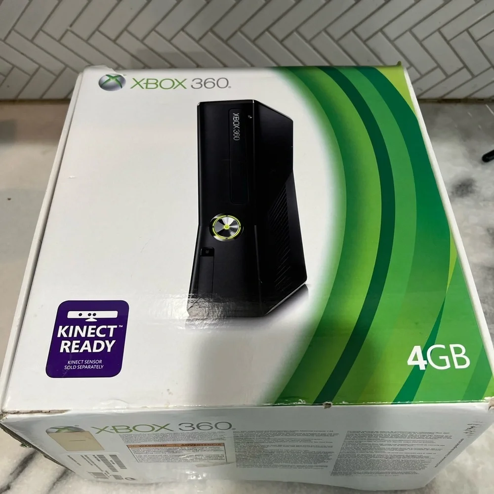 Microsoft Xbox 360 S 4GB Black Home Console - Model 1439